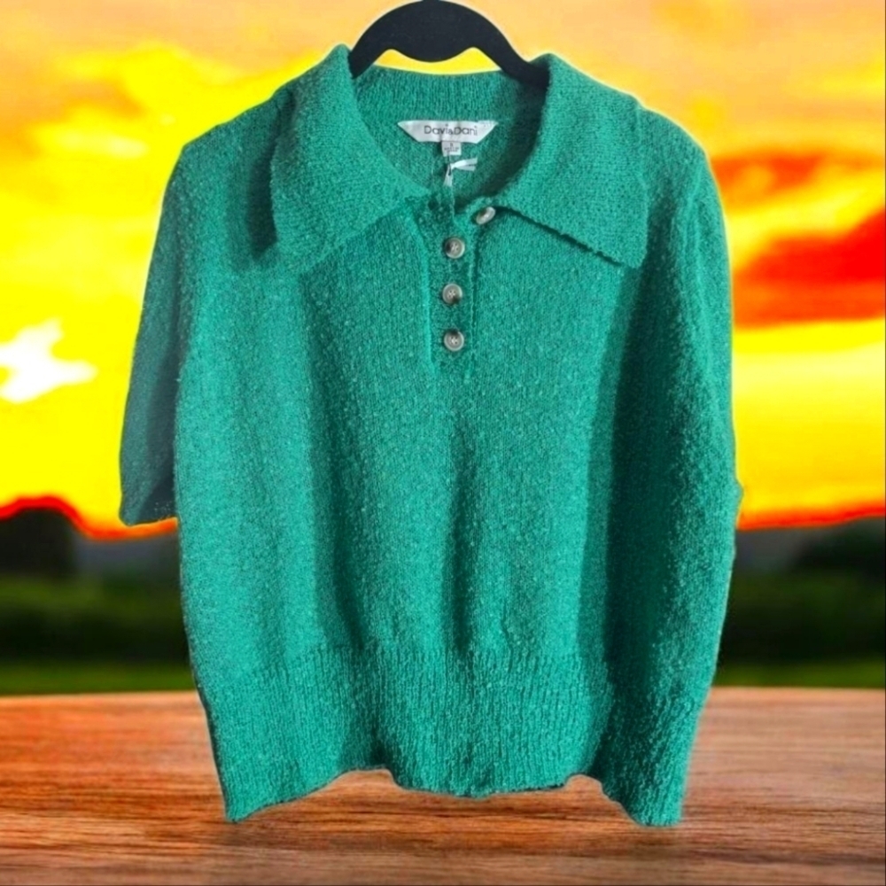 🤩 NWT Davi And Dani Green Women's Short Sleeve Sweater Size Small - Picture 2 of 7